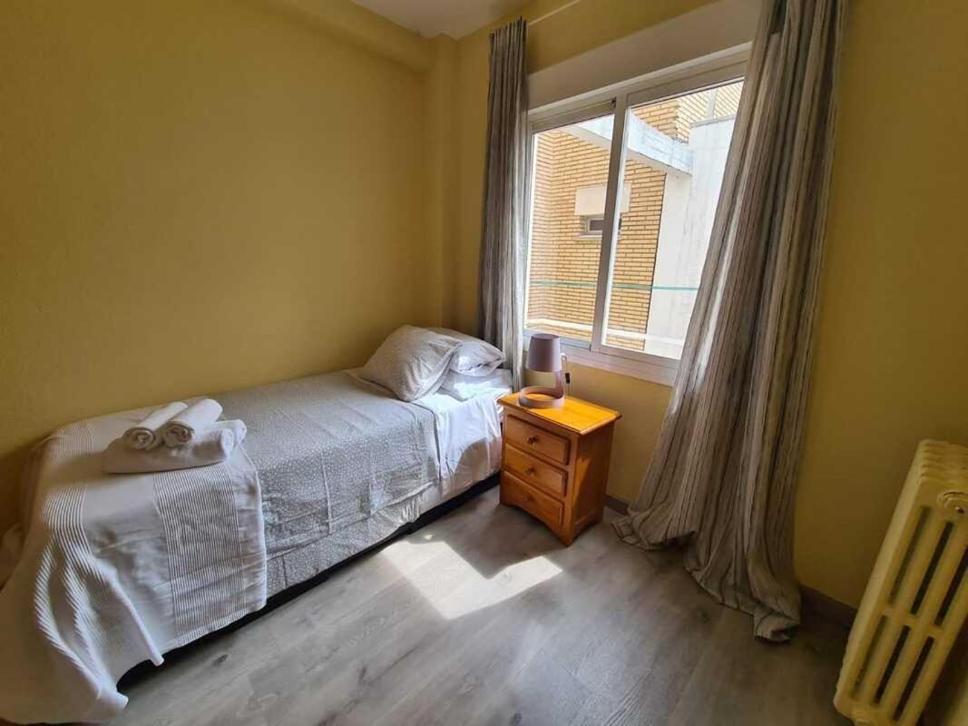 Apartamento Dos Torres Frodo - Estacionamiento Privado Gratuito Zaragoza Exterior foto
